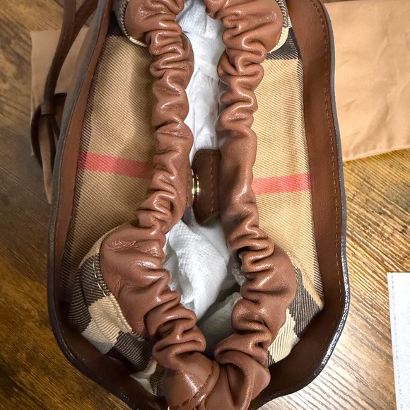 Burberry bucket crossbody bag - Picture 12 of 16